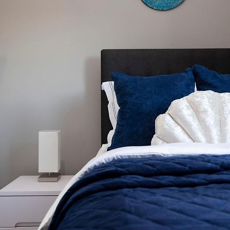 Stylish George Street Apartment Peebles Bagian luar foto