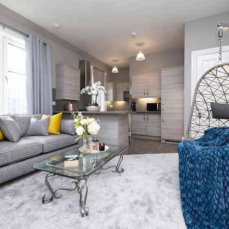 Stylish George Street Apartment Peebles Bagian luar foto