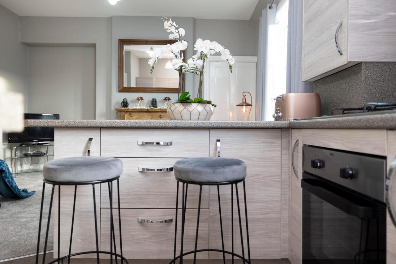 Stylish George Street Apartment Peebles Bagian luar foto