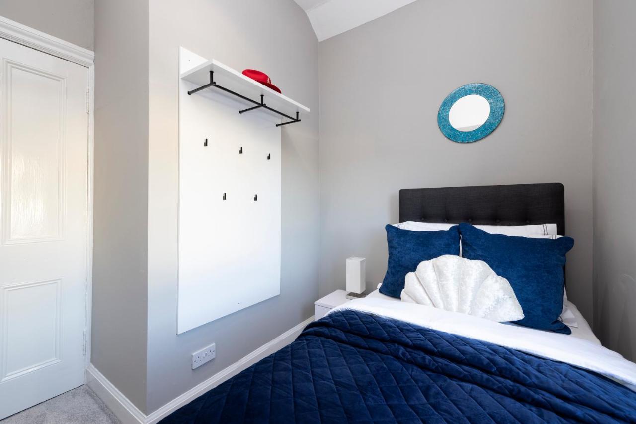 Stylish George Street Apartment Peebles Bagian luar foto