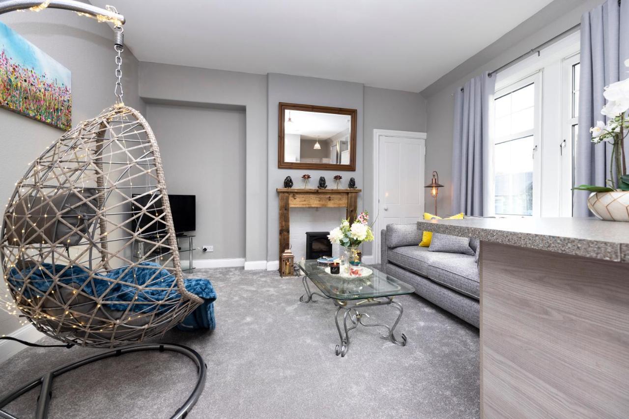 Stylish George Street Apartment Peebles Bagian luar foto
