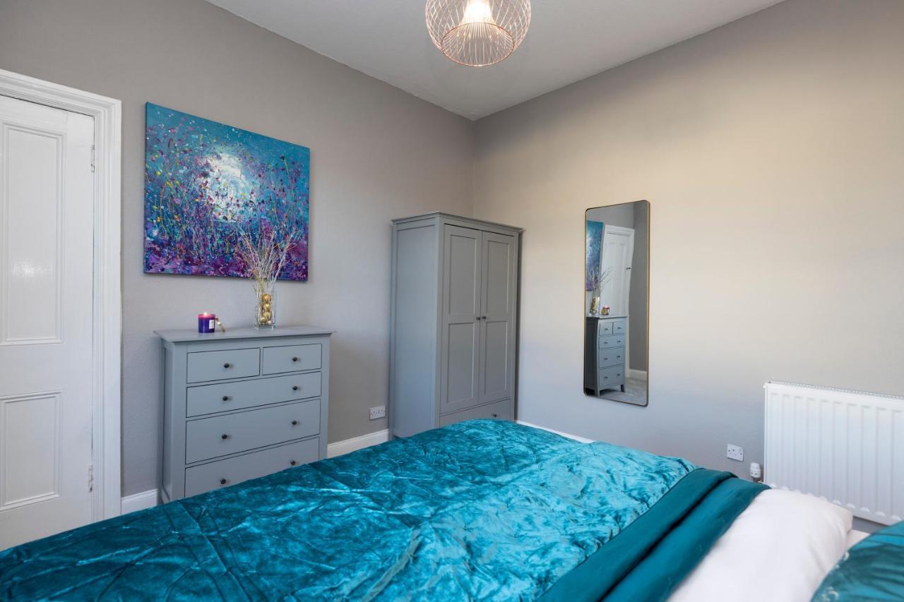 Stylish George Street Apartment Peebles Bagian luar foto