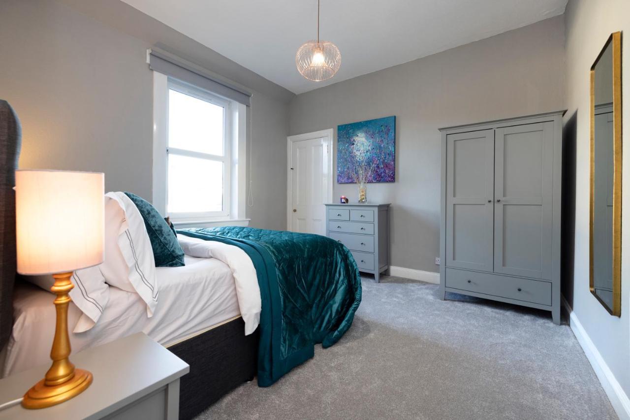 Stylish George Street Apartment Peebles Bagian luar foto