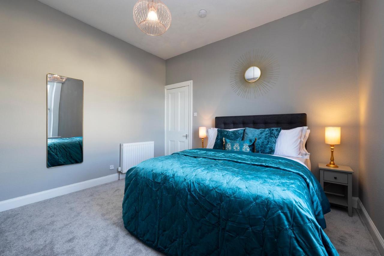 Stylish George Street Apartment Peebles Bagian luar foto