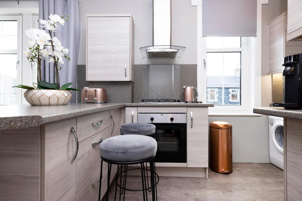 Stylish George Street Apartment Peebles Bagian luar foto